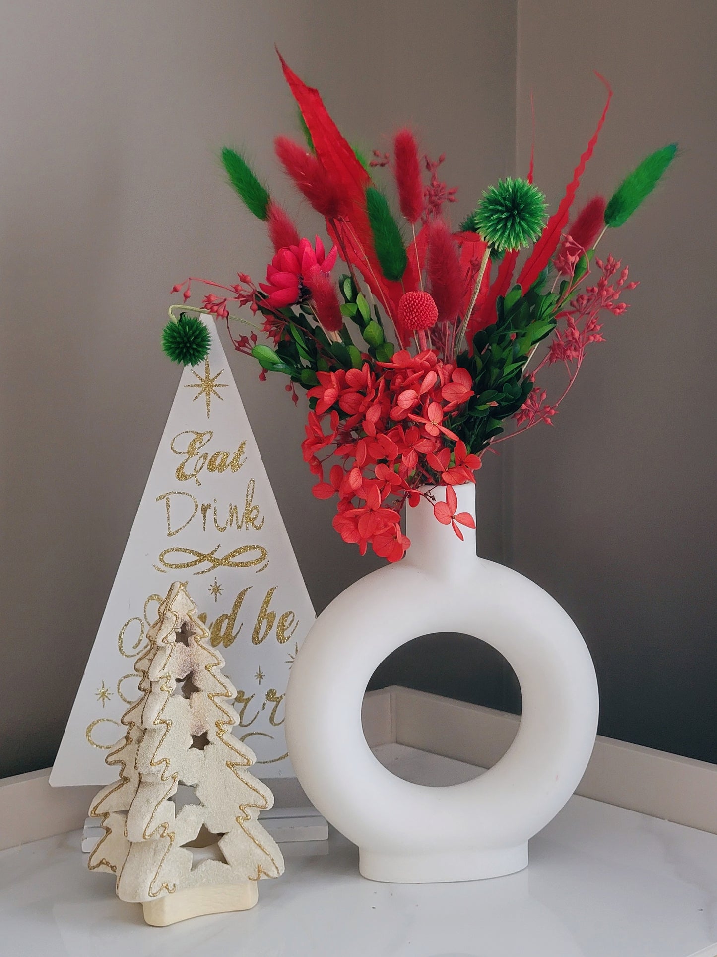 Boho Christmas Dried Flower Arrangement in Donut Vase