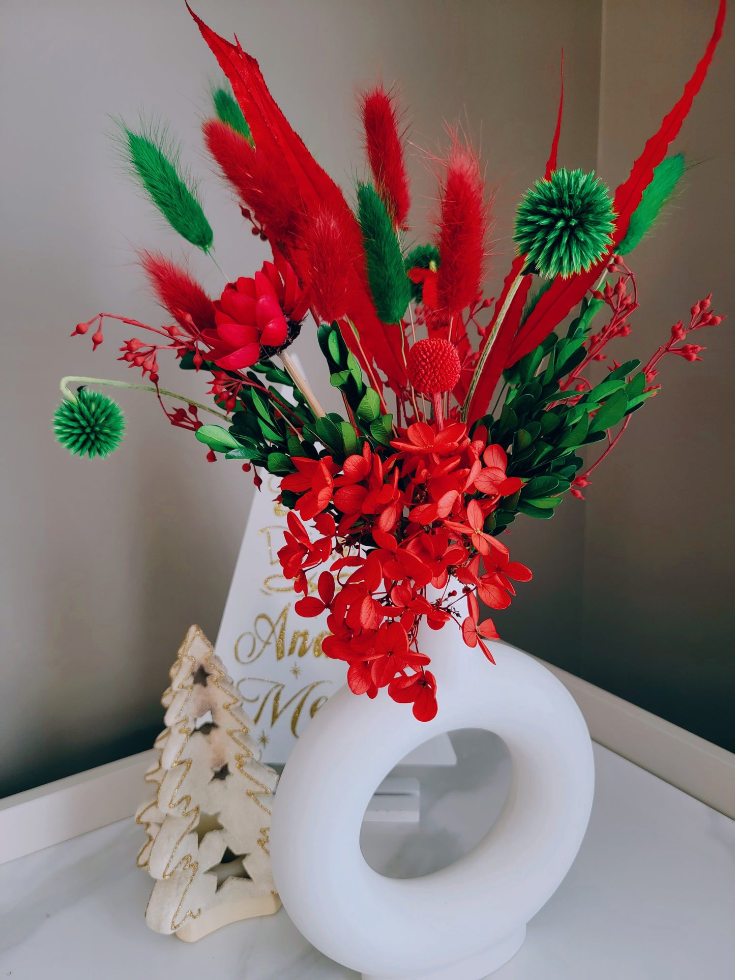 Boho Christmas Dried Flower Arrangement in Donut Vase